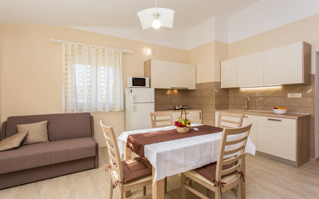 באסקה Apartments Polonijo מראה חיצוני תמונה