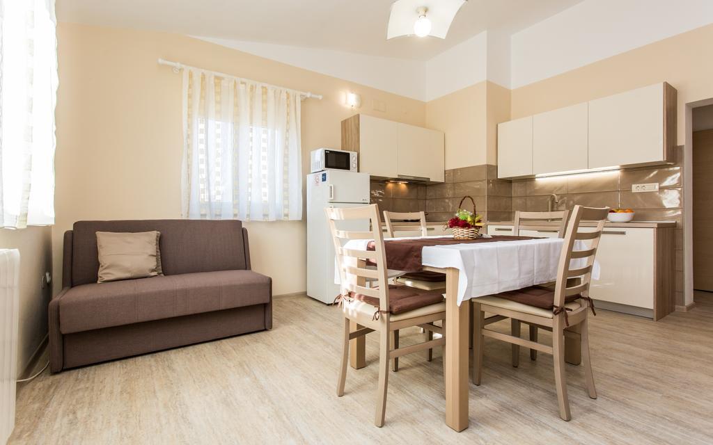 באסקה Apartments Polonijo מראה חיצוני תמונה