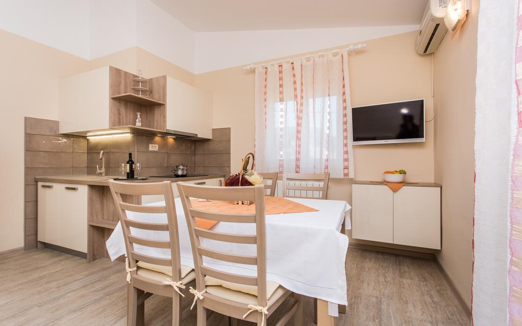 באסקה Apartments Polonijo מראה חיצוני תמונה