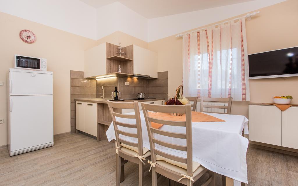 באסקה Apartments Polonijo מראה חיצוני תמונה