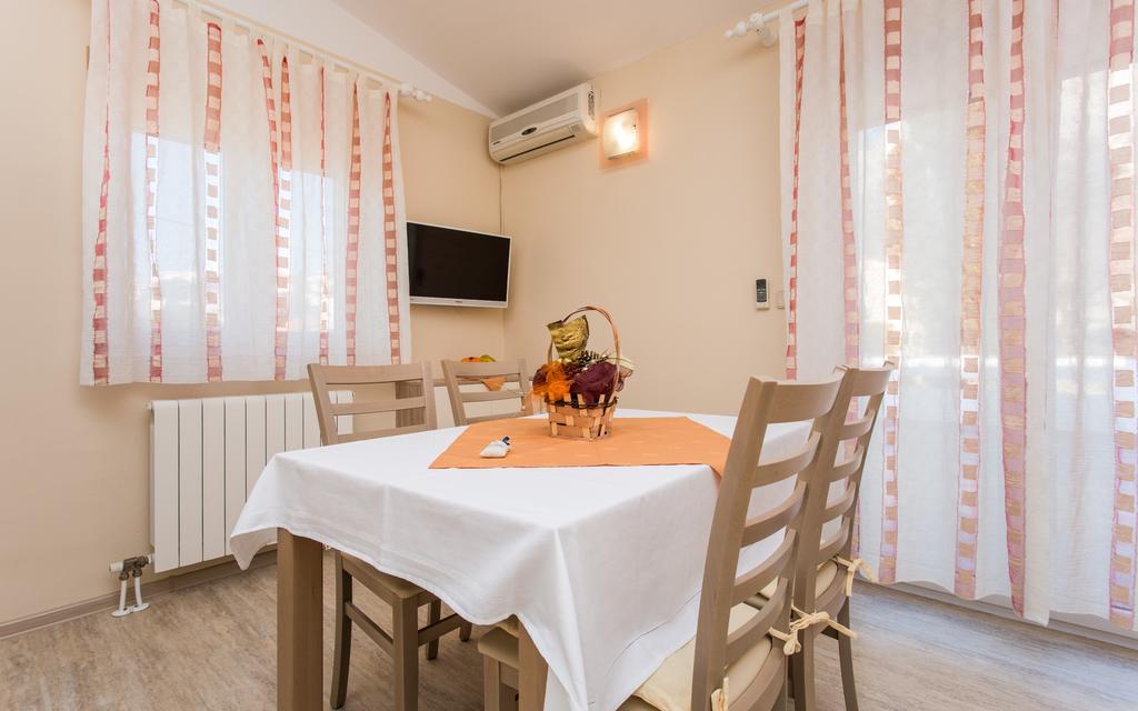 באסקה Apartments Polonijo מראה חיצוני תמונה