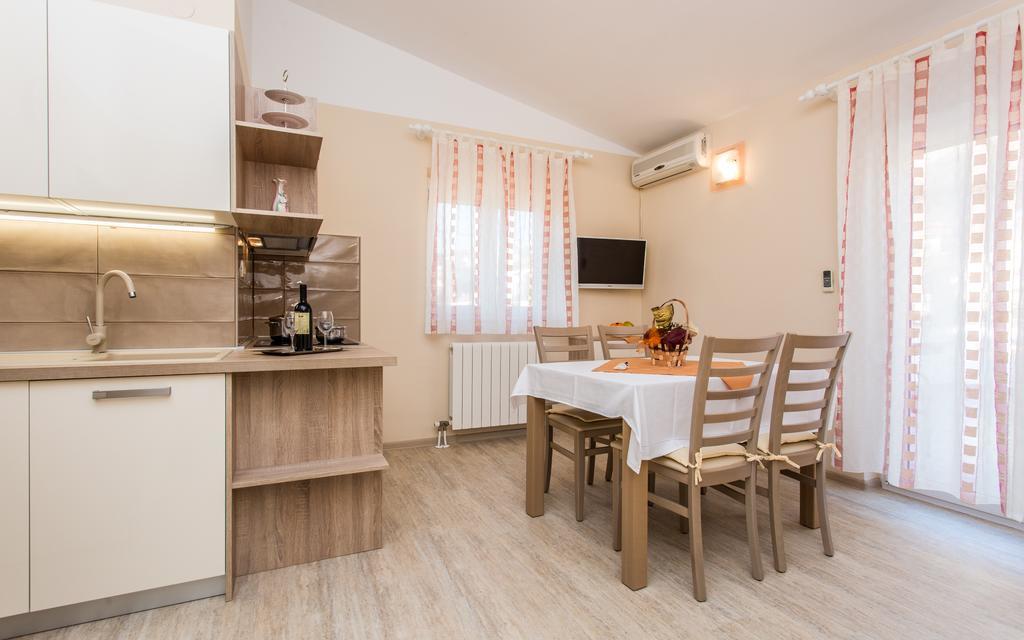 באסקה Apartments Polonijo מראה חיצוני תמונה